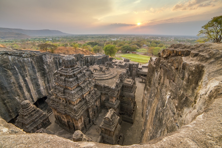 Read more about the article Top 10 Caves in India – Entry fee I Timing I A Guide to History