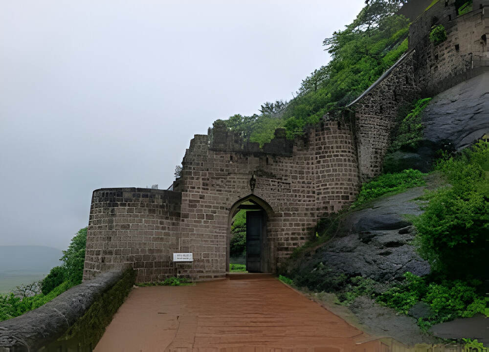 Shivneri Fort - Salam Travellers