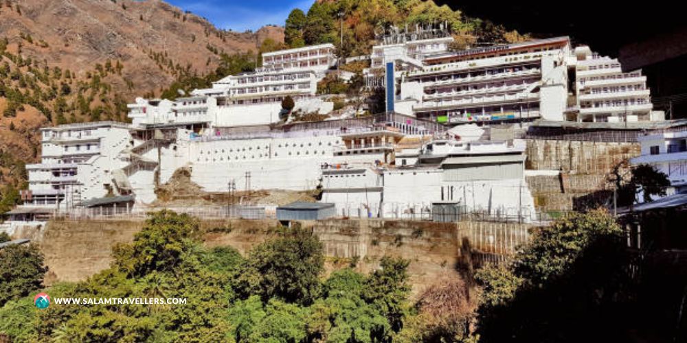 Read more about the article The Mata Vaishno Devi Temple Yatra Trek: A Spiritual Journey to the Sacred Shrine